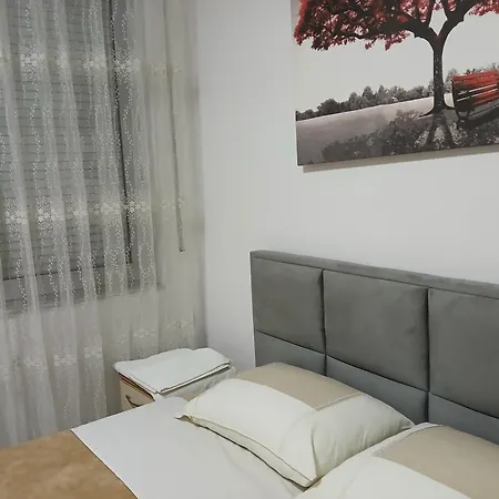 Astir アパート *