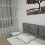 Astir דירה *